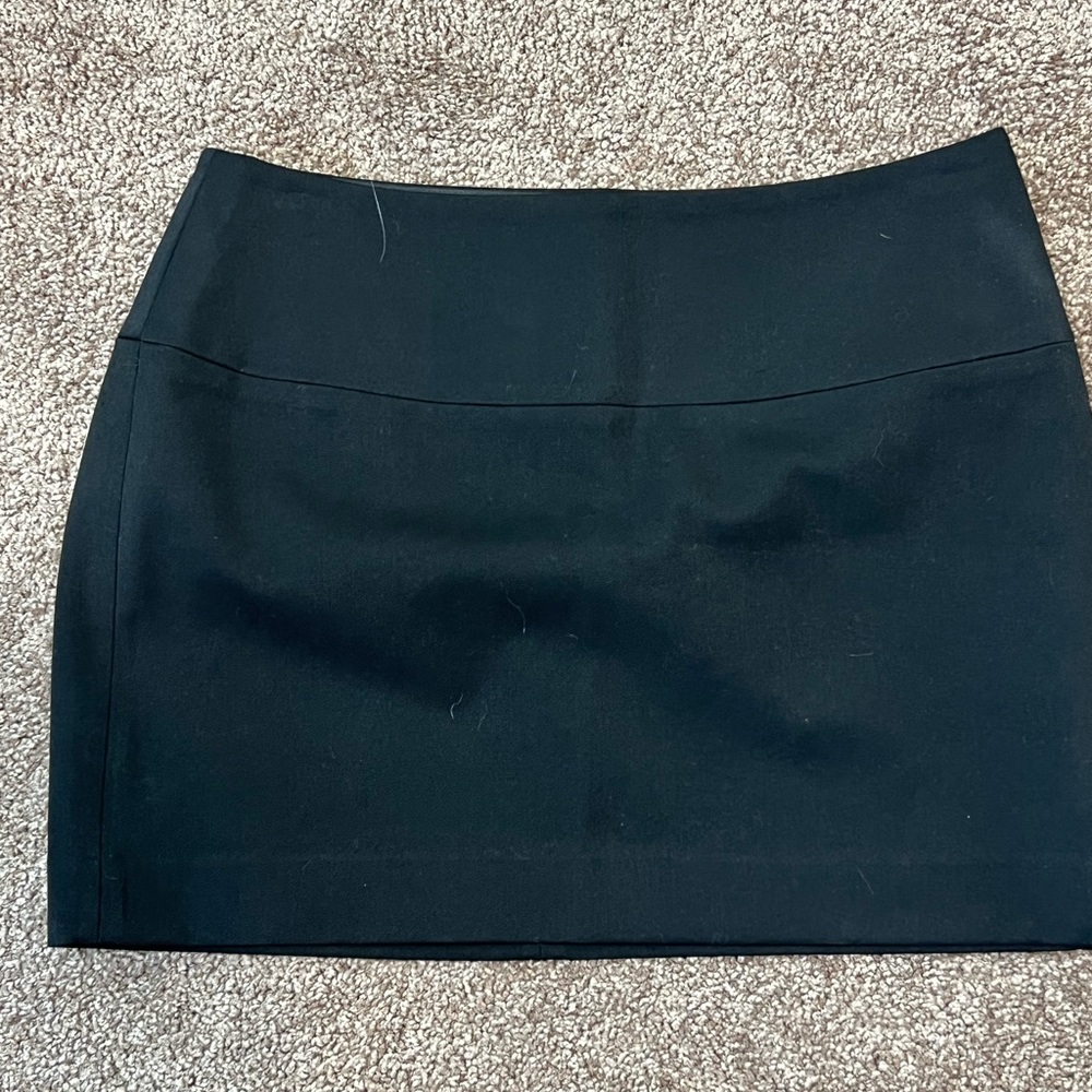 THEORY BLACK LINED MINI SKIRT SIZE 4